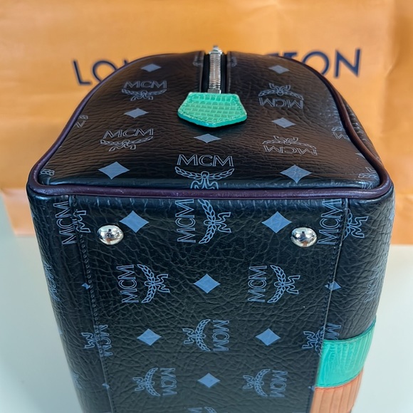 PreLoved Boston Authentic MCM - Picture 5 of 9